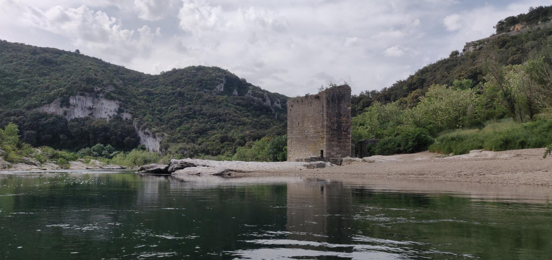 Les ruines d'un moulin à la Baume